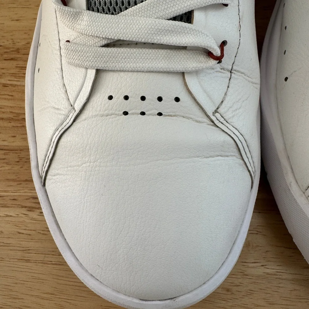 On Running The Roger Advantage Mens 10.5 White Grey Red Vegan Leather Sneakers